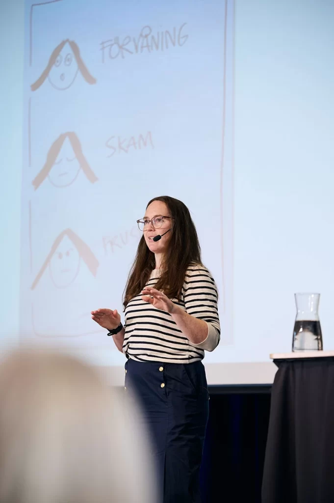 Kontakta Anna-Karin Mikkelä, författare och klimakterieföreläsare. Foto av Jessica Rankell.